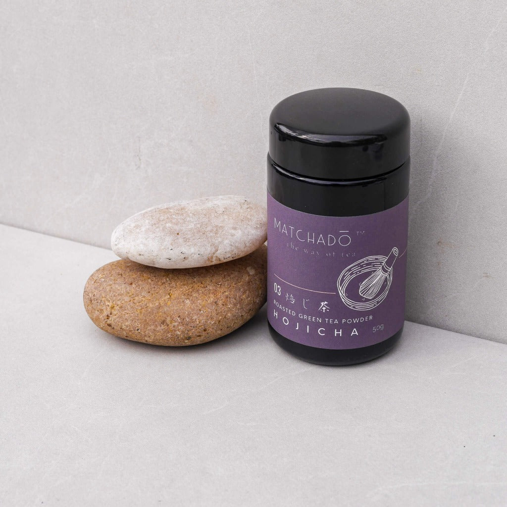 hojicha in matcha hojicha trio gift set box